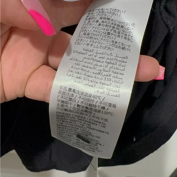 Gucci Boutique Print Cotton T-shirt - Picture 15 of 16